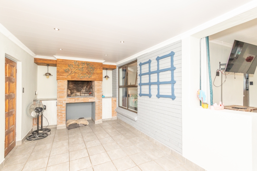 2 Bedroom Property for Sale in Zoo Park Western Cape